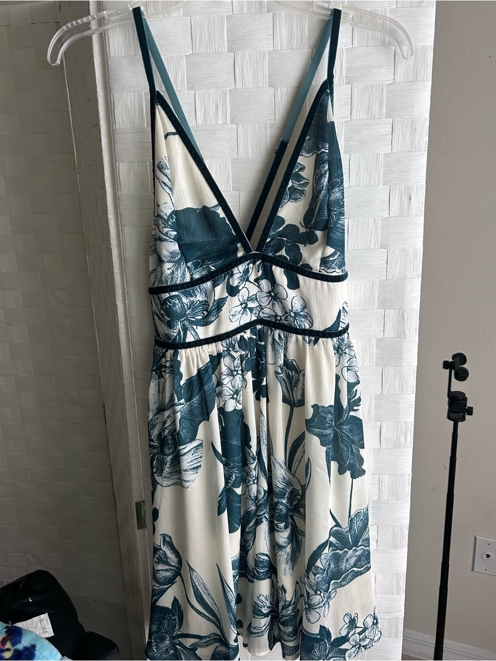 Lulus V-Neck Floral Mini Dress in Teal and Cream “Velvet-Like” Trim & Straps